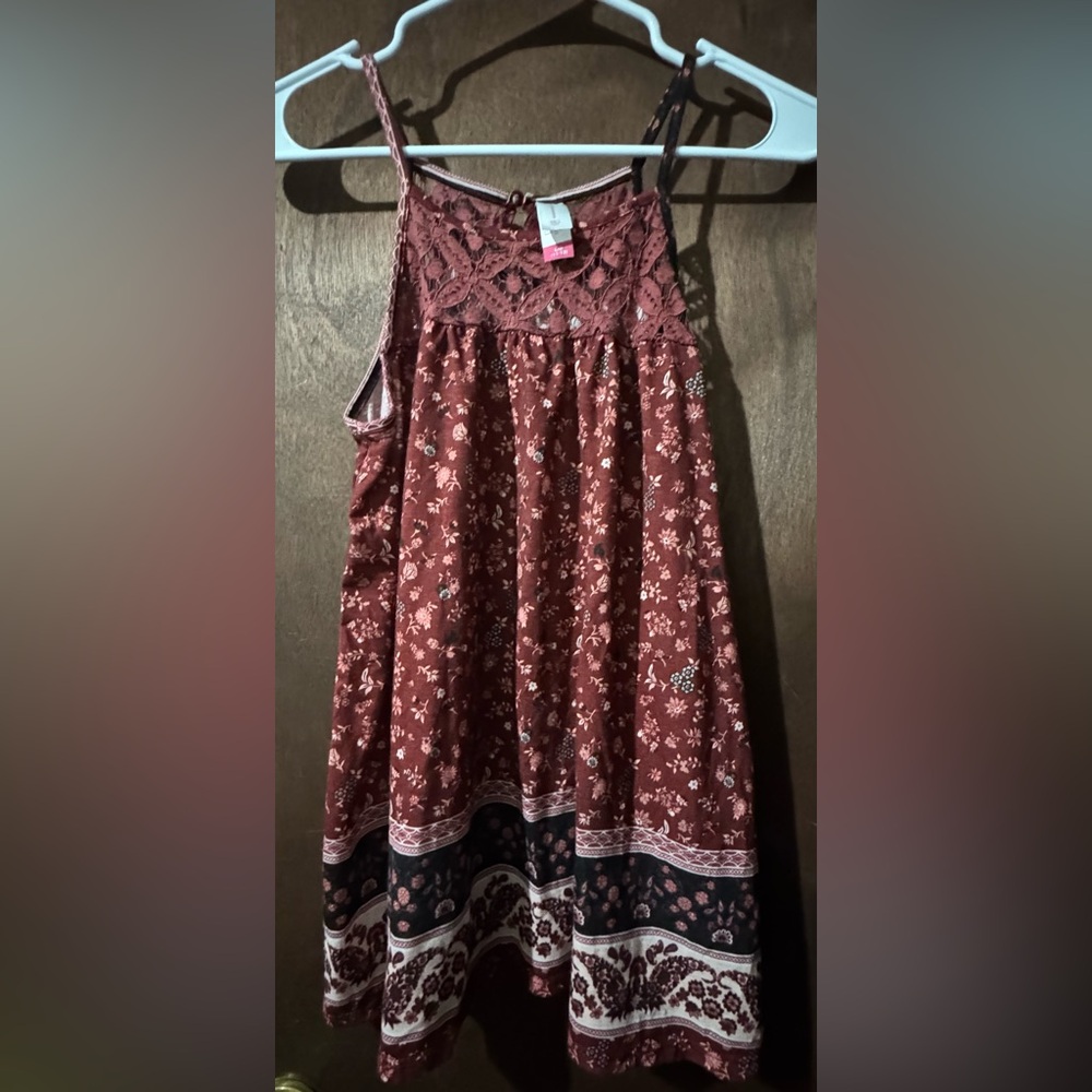 5/$20.00 item Women’s no boundaries cute top with flowers